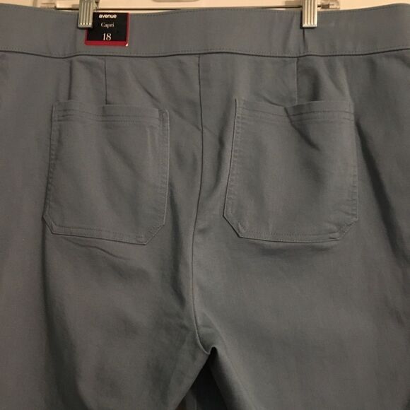 Avenue pull on  capris Women’s 18 blue with stretch NEW - Picture 4 of 8